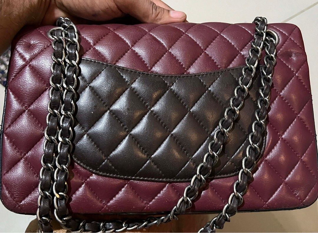 CHANEL DOUBLE FLAP BAG😍 (Category: Luxury Bags & Wallets) located in Bacolod City. Submitted by chuchaystuffs (Listing ID 1432064458, Image 3). Description: Tang gal na kc holo Nya pro super nice pa , self authentication is advised dpa to now Pacheck kc WLA na ung holo Nya . See pics to appreciate .