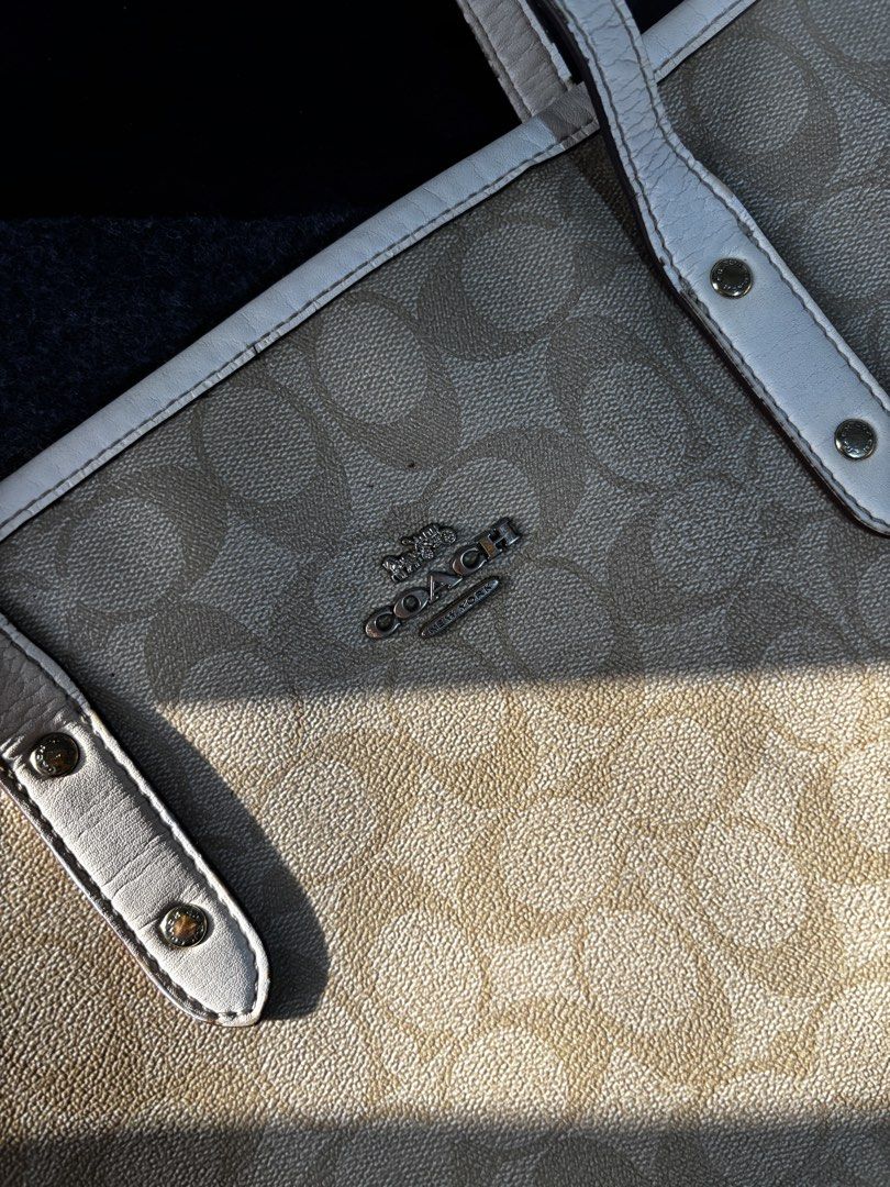 Coach Signature Tote Bag (Category: Luxury Bags & Wallets) located in San Pascual. Submitted by s3resale (Listing ID 1432137630, Image 2). Description: - Coach tote bag - Signature print - Dual top handles - Zip closure - Interior slip pocket - Light beige exterior - Matching trim and handles - Dark brown interior lining - Gold-toned hardware - Coach New York logo Flaws: Rubber lining Front buttom corner See photos Authentic💯.