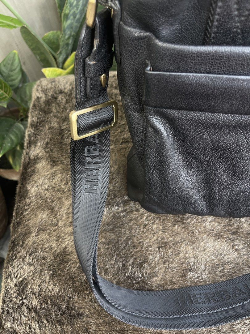 cowhide leather messenger bag (Category: Luxury Bags & Wallets) located in Mangatarem. Submitted by decluttered.clothes.03 (Listing ID 1432106863, Image 3). Description: .