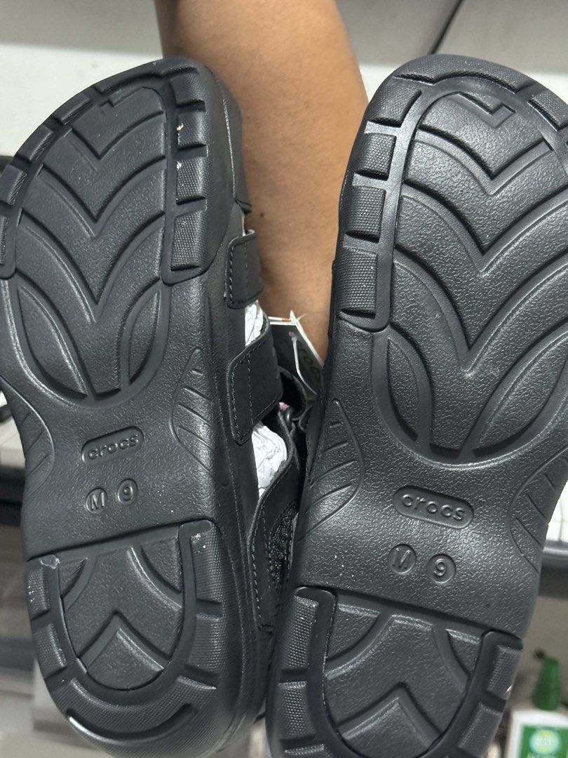 Crocs Yukon Fisherman Sandals (Category: Slippers & Slides) located in Taguig. Submitted by maeeeee111 (Listing ID 1432095764, Image 3). Description: - Black Crocs Yukon Fisherman sandals - US Men's Size 9 - Adjustable straps - Closed-toe design - Features Crocs logo - Includes original tag.