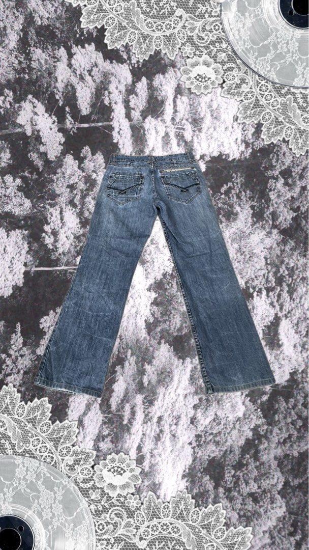 Devred Bootcut Denim (Category: Jeans) located in Kuala Lumpur. Submitted by afure4ever (Listing ID 1432014576, Image 2). Description: W: 32 L: 39.5 Openleg: 9.5 Price Negotiable Available to meetup!.