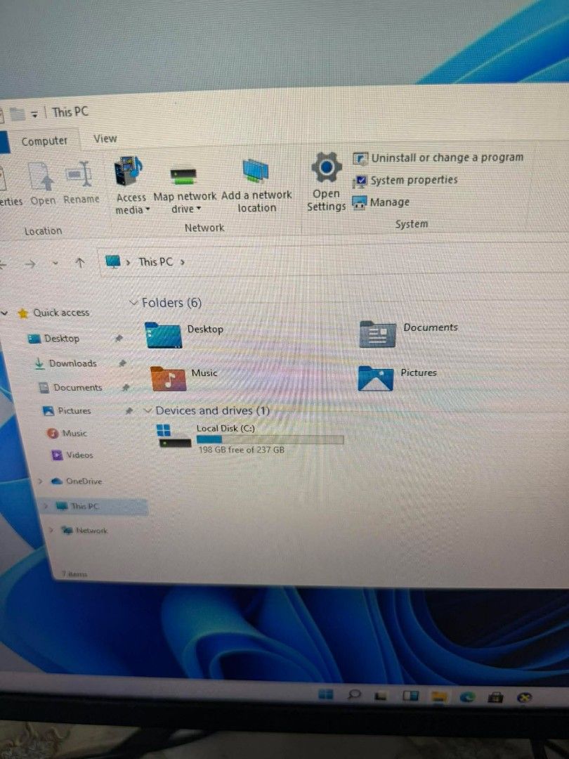 Dhp 24 inches All in One PC (Category: Monitor Screens) located in Manila. Submitted by happyearth.953a15 (Listing ID 1432192791, Image 3). Description: Dhp 24 inches All in One PC I5 7th gen Intel UHD Graphics 630 16gb ram 256gb ssd Windows 11 pro OS Ms office installed Free mouse and keyboard 💸💸 9,500 Location: San Andres bukid manila Pick up or deliver cod.