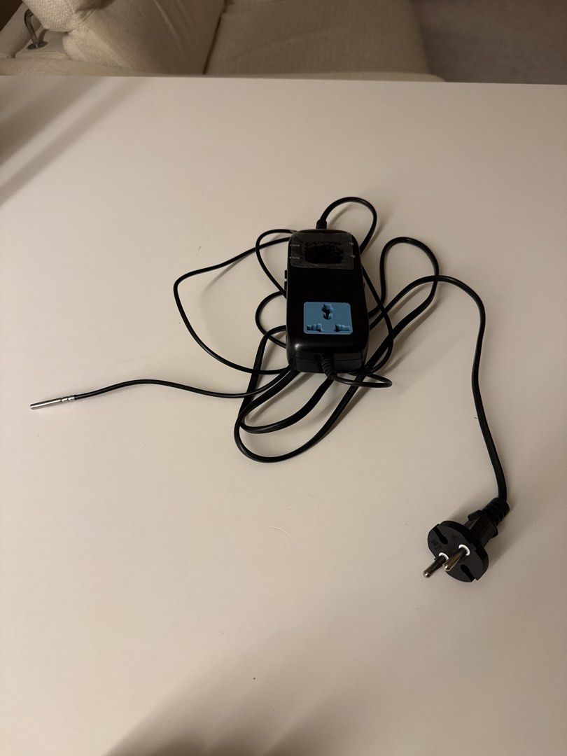 Digital Temperature Controller (Category: Other Accessories) located in Singapore. Submitted by junhao92 (Listing ID 1432144825, Image 2). Description: - Includes temperature probe - Standard plug for easy use - Features a blue socket - Ideal for temperature control.