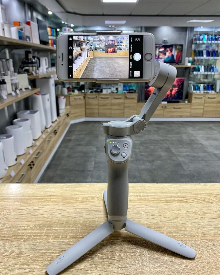 DJI Osmo Mobile Gimbal Stabilizer (Category: Gimbals & Stabilizers ) located in Caloocan City. Submitted by truehawk.889b68 (Listing ID 1432026639, Image 2). Description: - DJI Osmo Mobile gimbal stabilizer for smartphones - Control panel with power, mode, and record buttons - Secure phone clamp - Battery indicator shows charge remaining - Compact and portable design for smooth video capture.