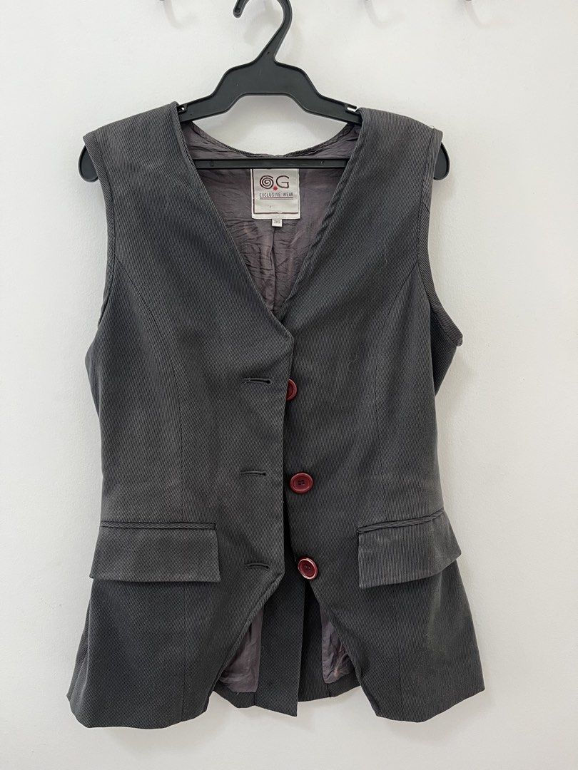 Exclusive Wear Gray Vest (Category: Vests) located in Cavite. Submitted by letsgosab (Listing ID 1432195767, Image 1). Description: - Exclusive Wear gray vest - V-neck design - Features front pockets - Button closure with contrasting color buttons - Tailored fit - Unique design - Includes lining - Back of vest has a small belt detail.