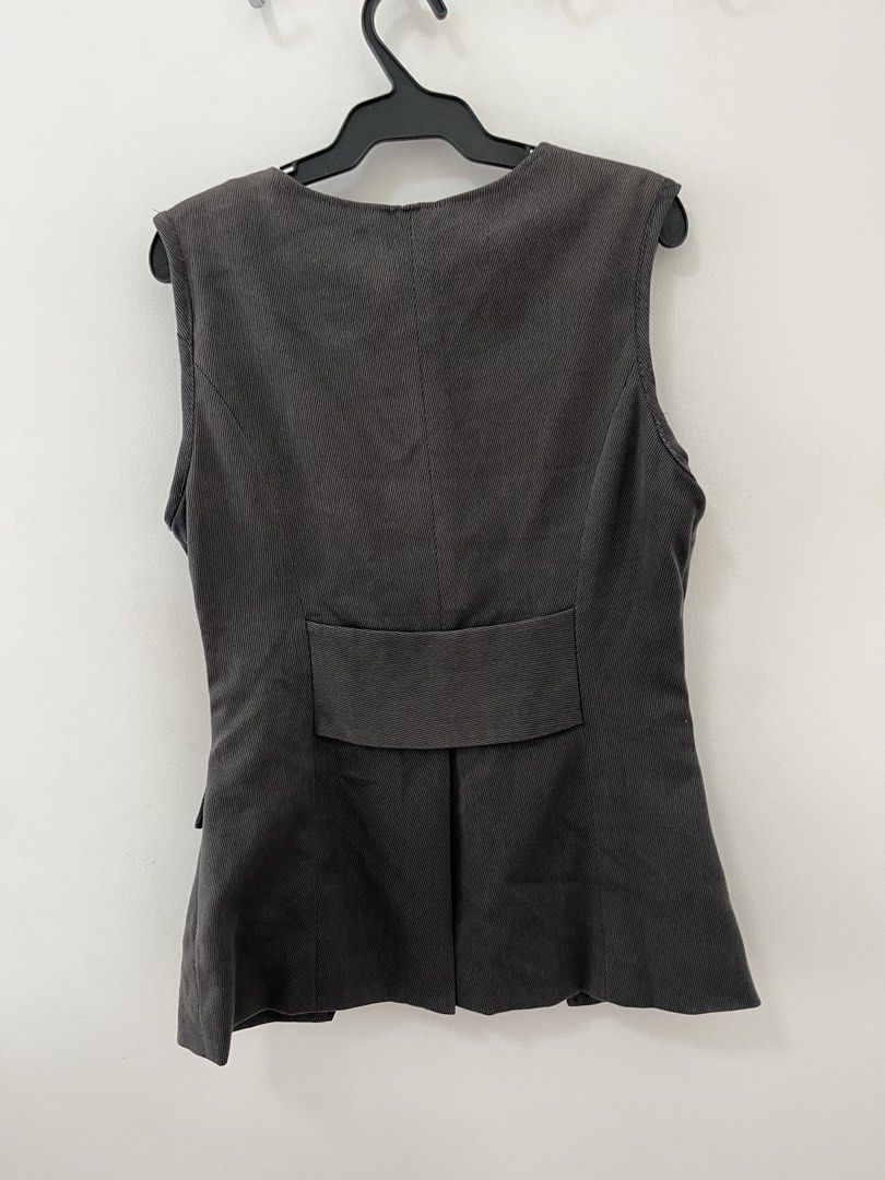 Exclusive Wear Gray Vest (Category: Vests) located in Cavite. Submitted by letsgosab (Listing ID 1432195767, Image 3). Description: - Exclusive Wear gray vest - V-neck design - Features front pockets - Button closure with contrasting color buttons - Tailored fit - Unique design - Includes lining - Back of vest has a small belt detail.