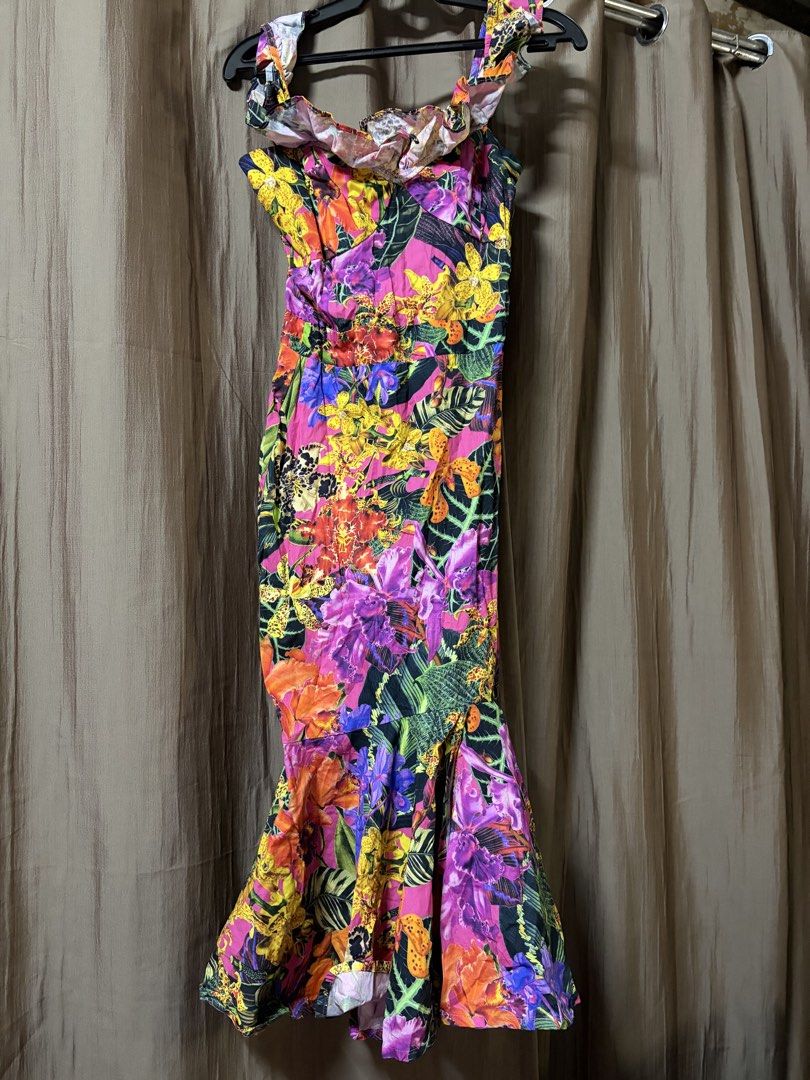 Floral Print Ruffled Dress (Category: Dresses) located in Marikina City. Submitted by ms_marj (Listing ID 1431953400, Image 3). Description: Floral long dress Size: XS-S Bodycon/Fitted Never been used Please note colors may vary due to lighting.