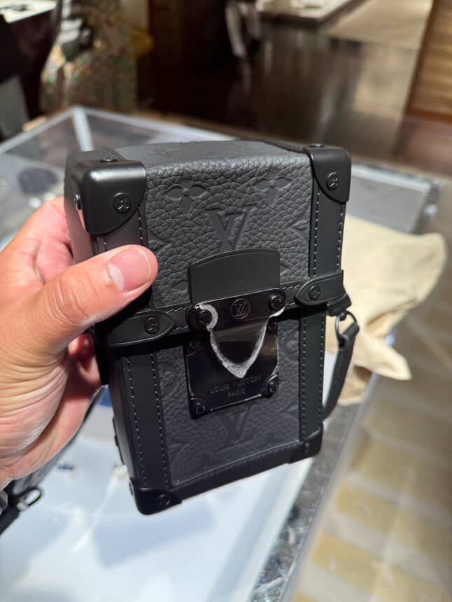 For Sale: LV Bag Vertical Trunk Leather (Category: Luxury Bags & Wallets) located in Muntinlupa City. Submitted by rickmanzano (Listing ID 1432163936, Image 2). Description: Hello hello baka you know someone or can help me sell this hehe FOR SALE: LV bag LOUIS VUITTON Taurillon Vertical Trunk Wearable Wallet (Crossbody) in Black Good as new • Very Limited • Purchased in 2024 at Louis Vuitton Ginza, Tokyo • Complete with receipt, dustbag, box, and