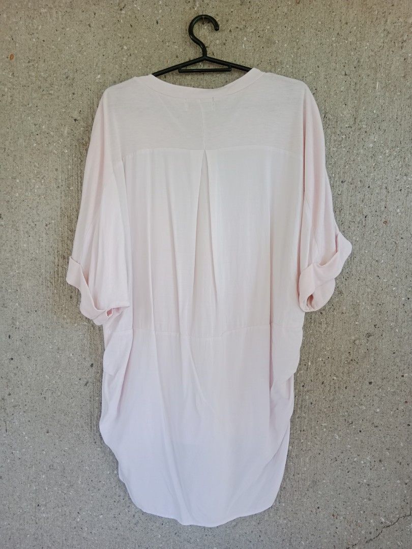 Galype V-Neck Top (Category: Blouses) located in Batangas. Submitted by purplesummer_ph (Listing ID 1432030135, Image 2). Description: - Galype top in light pink - V-neck design - Chest pocket - Relaxed fit - Rolled-up sleeves - Pleated back detail - Longer, layered hemline.