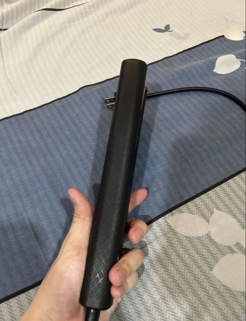 Hair Straightener (Category: Hair) located in Manila. Submitted by alainachu (Listing ID 1432017225, Image 3). Description: - Black hair straightener - White ceramic plates - Textured handle for secure grip - Swivel cord for easy use - Power button included - Philippine plug - In good working condition.