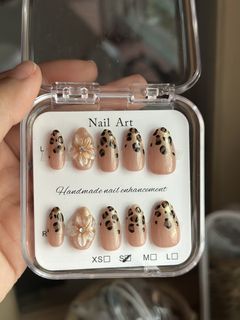 (Category: ) located in . Submitted by gwolfwardrobe (Listing ID 1432081371, Image 1). Description: .
