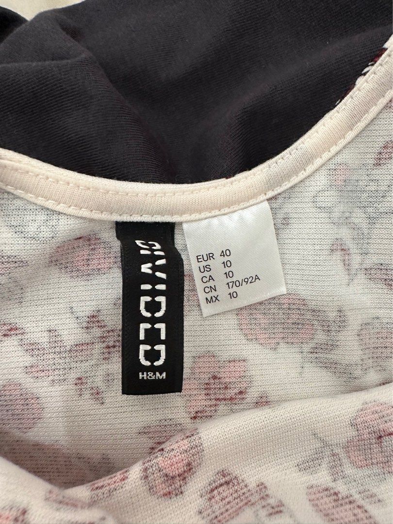 H&M Divided Floral Dress (Category: Dresses) located in Quezon City. Submitted by siomyles (Listing ID 1432096832, Image 3). Description: - H&M Divided floral print dress - Sleeveless design - Scoop neckline - Fit-and-flare style - Size: EUR 40, US 10, CA 10, MX 10 - Made of comfortable fabric.