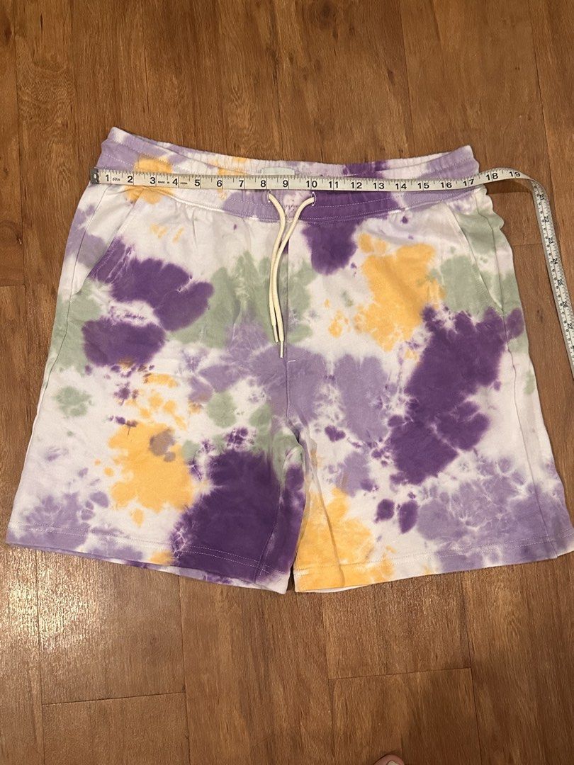 H&M Relaxed Fit Tie-Dye Shorts - Medium (Category: Shorts) located in Las Pinas. Submitted by mimachay (Listing ID 1432137853, Image 1). Description: Summer shorts.