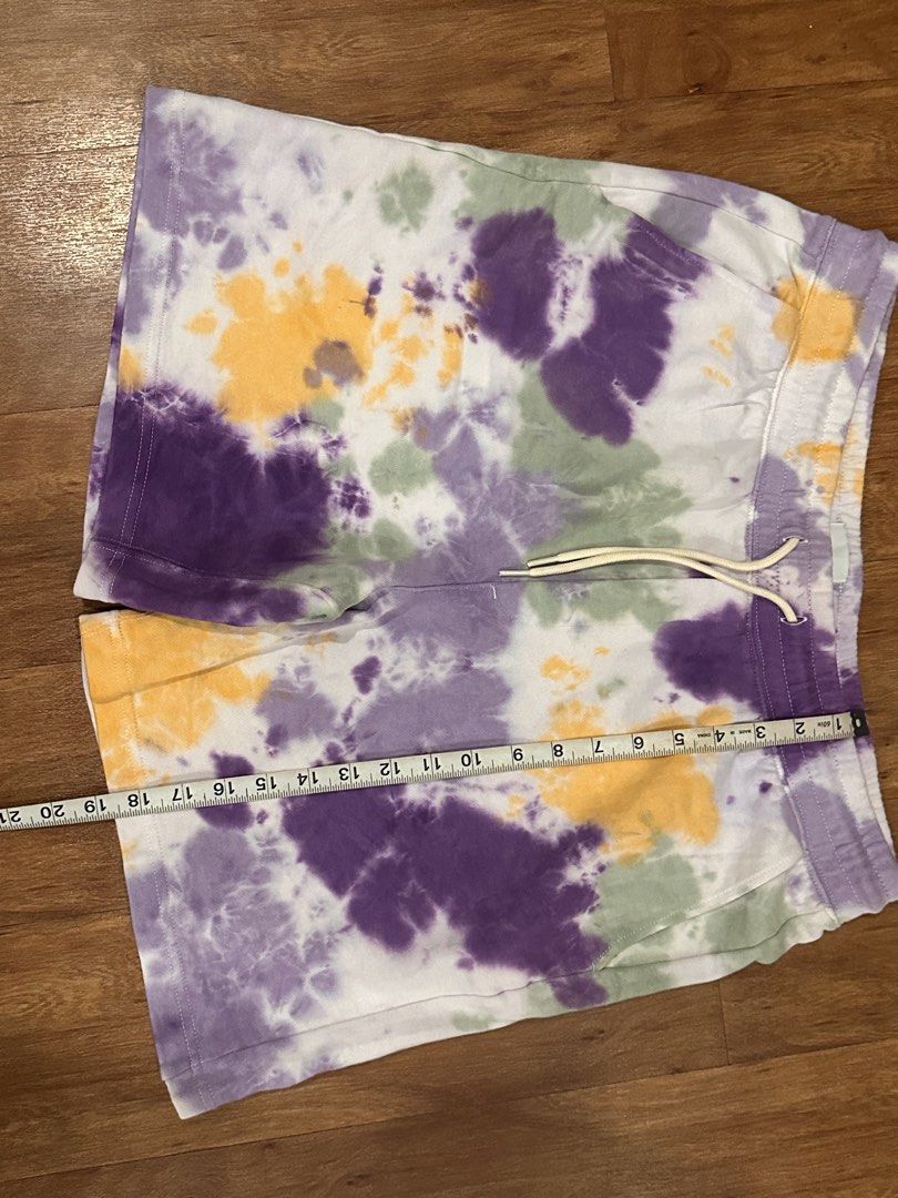H&M Relaxed Fit Tie-Dye Shorts - Medium (Category: Shorts) located in Las Pinas. Submitted by mimachay (Listing ID 1432137853, Image 2). Description: Summer shorts.