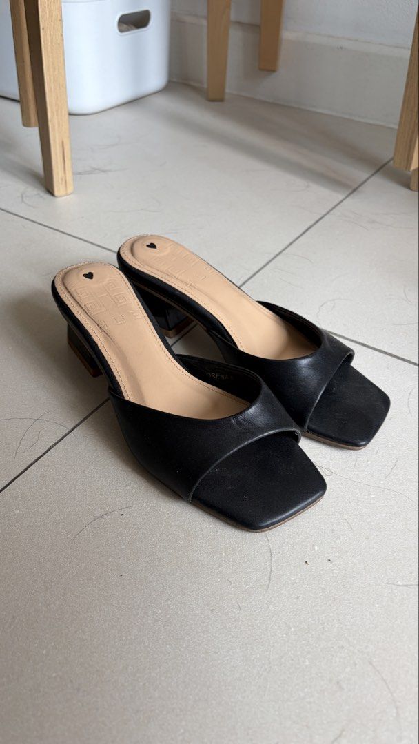 HUE Black Square Toe Sandals Size 6 (Category: Flats & Sandals) located in Quezon City. Submitted by quackstack (Listing ID 1432071548, Image 1). Description: - HUE black square toe sandals - Block heel - Slip-on design - Heart detail on insole - Size 6 - Leather-like material.