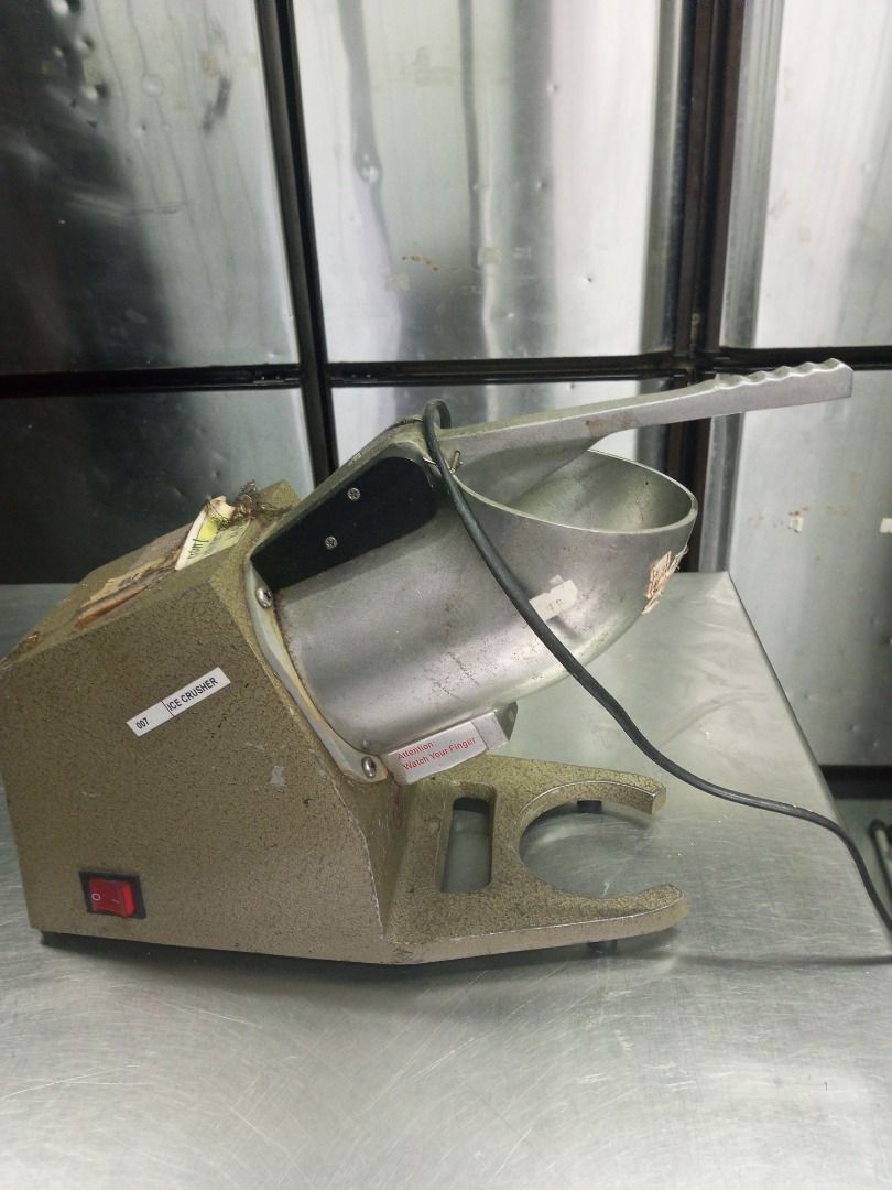 Ice Crusher (Category: Ice-cream Makers) located in Quezon City. Submitted by foxsquaredeals (Listing ID 1432029710, Image 1). Description: Model: SC-TG6 RFS: Used from previous business Own pick up/SF shouldered by buyer. MOP: Cash upon pick up, BDO, BPI or Chinabank .