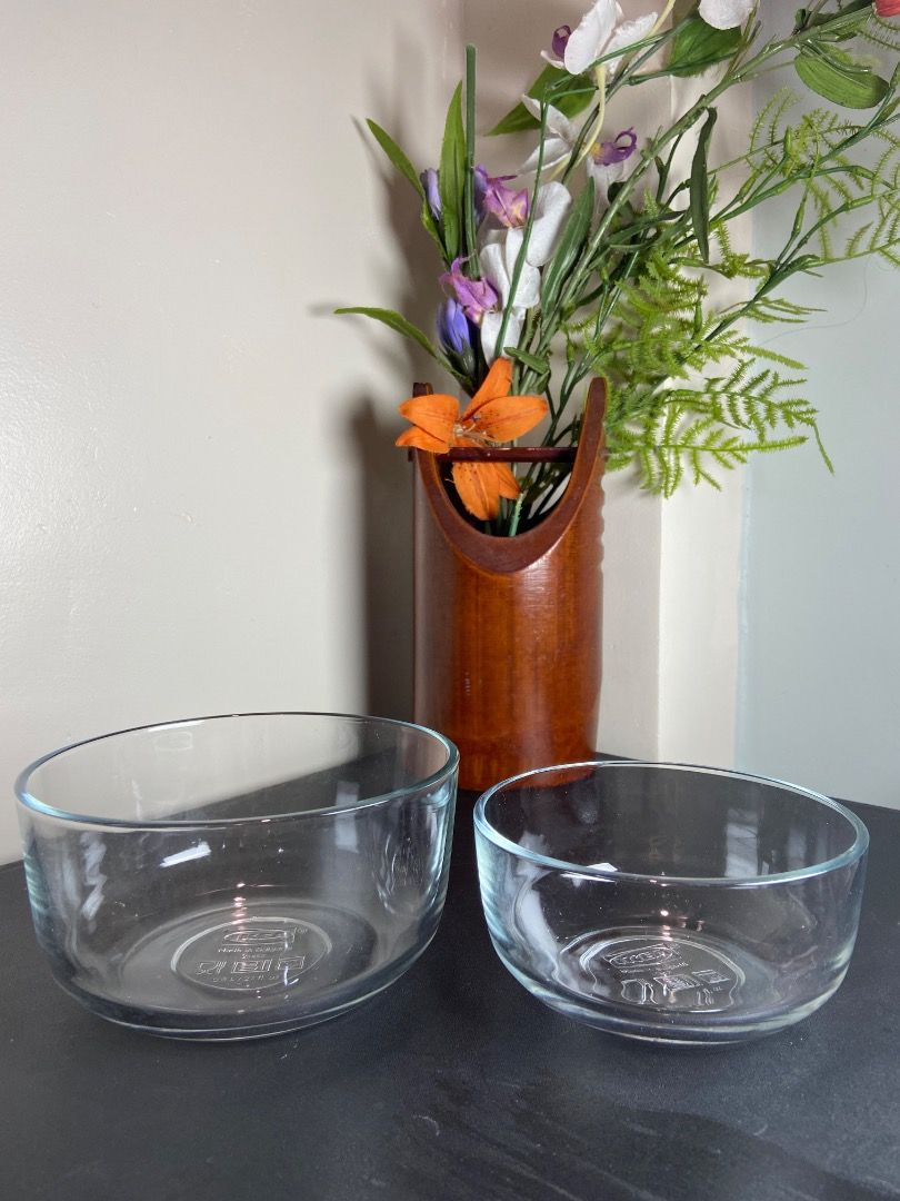 IKEA Glass Bowls (Category: Dinnerware & Cutlery) located in Taguig. Submitted by Rare_findsmnl (Listing ID 1432001520, Image 1). Description: Ikea Pyrex ₱450 both Small D:4.8”x2.1” Big D:5.5”x 3” Like new - Set of 2 clear glass bowls from IKEA - Simple, rounded design - Ideal for serving snacks, desserts, or small portions - Features the IKEA logo - Versatile addition to your kitchen.