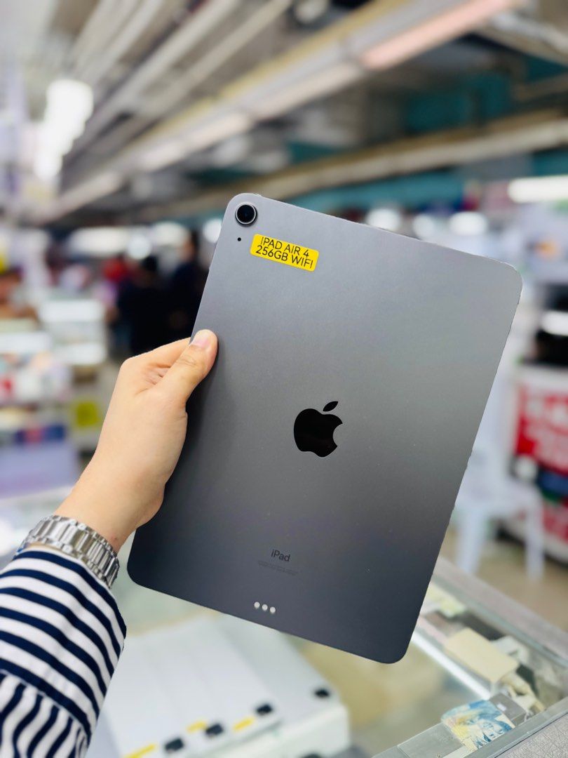 Ipad Air 4 256GB Wifi only no issues (Category: iPad) located in San Juan City. Submitted by najihahtelecomshop2018 (Listing ID 1432066936, Image 2). Description: Legit Store | Original unit FOR SALE | TRADE / SWAP ▫️INSTALLMENT thru: 🔸Credit Card (straight / installment) 🔸Ggives / Gcredit + 6% interest 🔸Spay Later + 6% interest (RFS: Buy and Sell any kinds of Gadgets) Description: Ipad Air 4 256GB ( other GB are also available) 100% Battery H
