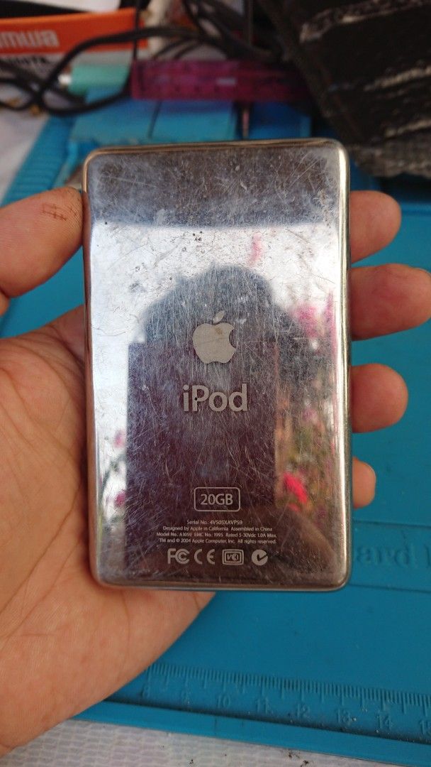 ipod 4th gen monochrome 20gb (Category: Portable Music Players) located in Pozorrubio. Submitted by jazz1415 (Listing ID 1432098916, Image 3). Description: Working clickwheel Healthy HDD Original battery not bad, plays up to 4hrs LCD burn still readable Hold, audio port and remote access port working 30pin port working Unit only.