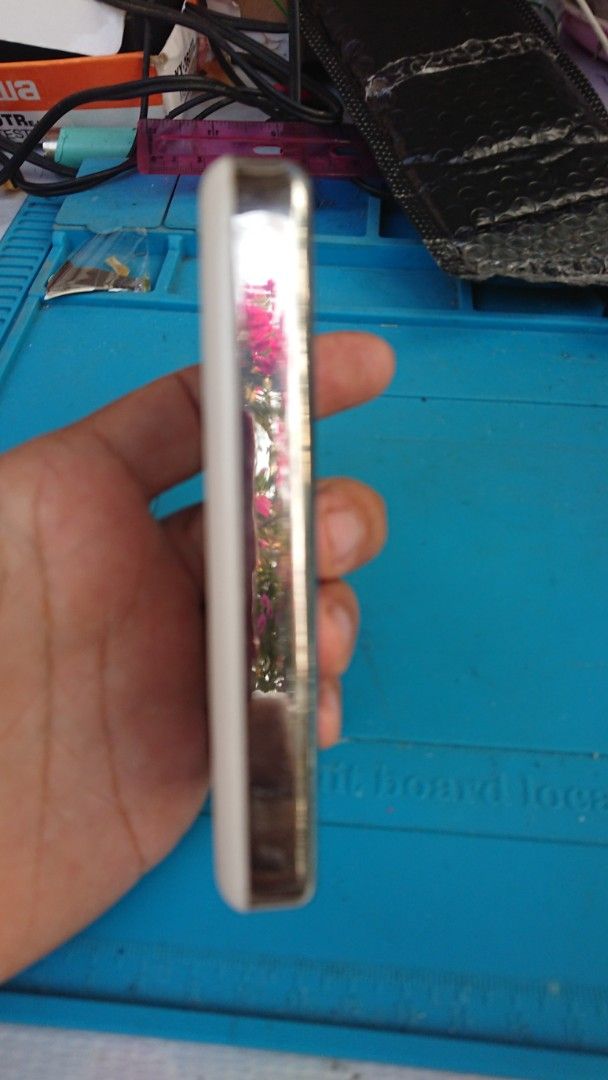 ipod 4th gen monochrome 20gb (Category: Portable Music Players) located in Pozorrubio. Submitted by jazz1415 (Listing ID 1432098916, Image 2). Description: Working clickwheel Healthy HDD Original battery not bad, plays up to 4hrs LCD burn still readable Hold, audio port and remote access port working 30pin port working Unit only.