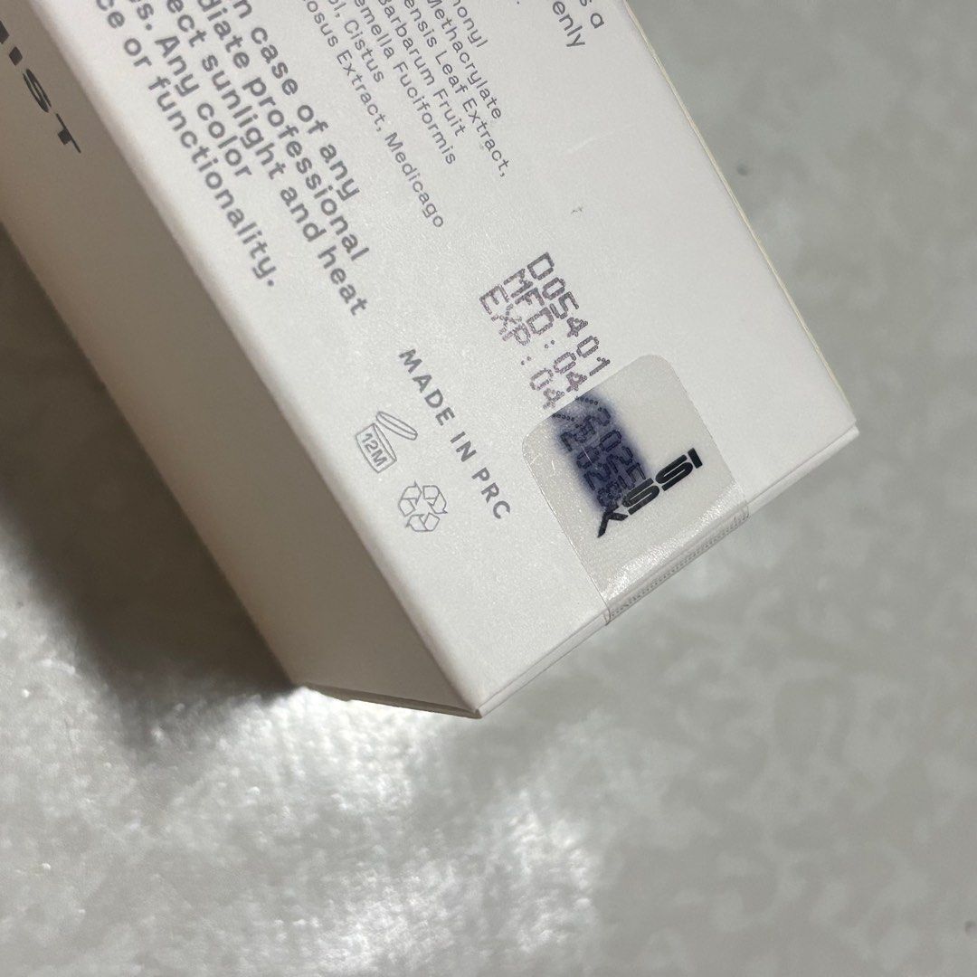 Issy & Co. Bi-Phase Setting Mist MINI (Category: Makeup) located in Manila. Submitted by lvrshr (Listing ID 1432045883, Image 3). Description: Hydrating and refreshing setting spray. 40ml. Expires 04/2028. orig price is 359 rfs: i prefer using the d'Alba mist.