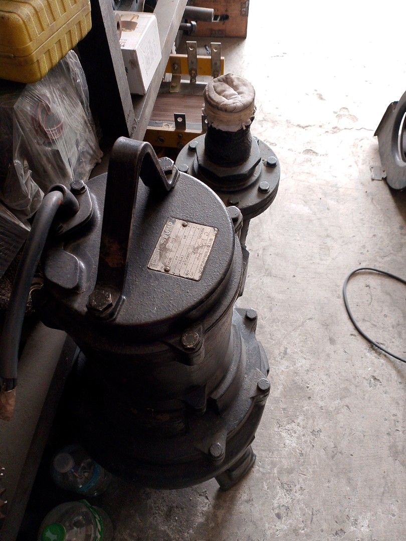 JIC Pump TR-102 Submersible Pump (Category: Construction Tools & Equipment) located in Valenzuela. Submitted by richardgil49758 (Listing ID 1432024700, Image 2). Description: Heavy-duty submersible pump, model TR-102, manufactured by JIC PUMPER CO., LTD. The pump has a handle for easy transport. The label indicates a date of 05/10. The pump has a black body and a gray base. The pump is designed for industrial or construction use..