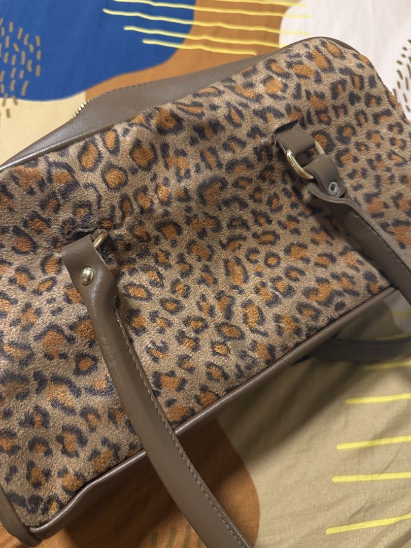 Leopard Print Handbag rectangular brown (Category: Shoulder Bags) located in Singapore. Submitted by ricecow (Listing ID 1432185039, Image 4). Description: Straps are not super sturdy but as long as don’t carry super heavy stuff it’s ok Can fit quite a bit Bought in Bali Stylish leopard print handbag with a brown leather trim. Features a zip closure and a spacious interior. Perfect for everyday use..