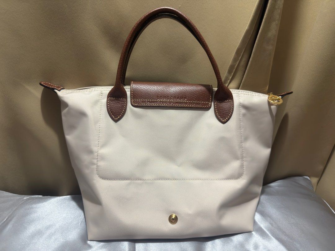 Longchamp Le Pliage Original Top Handle Bag S (Category: Luxury Bags & Wallets) located in Santa Rosa. Submitted by dyorgiiina (Listing ID 1310629696, Image 2). Description: Longchamp Le Pliage Original Top Handle Bag S Color: Paper See pictures for details Bought in Taiwan last June 2023 for 8,900 **PM me for actual pictures** RFS: di nagagamit.