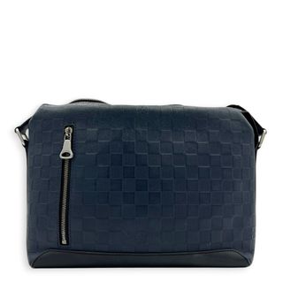 (Category: ) located in . Submitted by carousellluxury (Listing ID 1432097865, Image 1). Description: .
