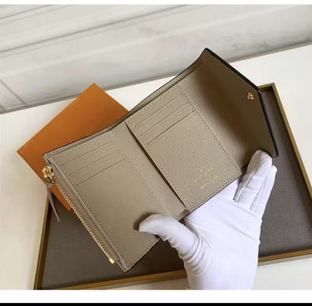 LV Empriente Trifold Wallet (Category: Wallets & Card holders) located in Manila. Submitted by mal.eficent (Listing ID 1432052248, Image 3). Description: L0uis Vuitt0n Empriente Wallet Trifold Color: Taupe Condition: New unused Note: This is reeplicaa Meetups in BGC. PIOG No haggling na please..This is soo pretty.