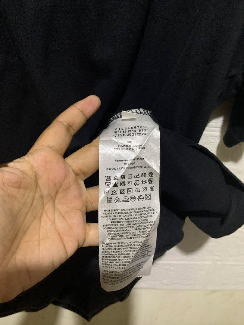 Maison margiela (Category: Activewear) located in Santo Tomas. Submitted by jadelyoidd53654 (Listing ID 1432091606, Image 3). Description: maison margiela size large color rate 9.5/10 excellent condition no issue.