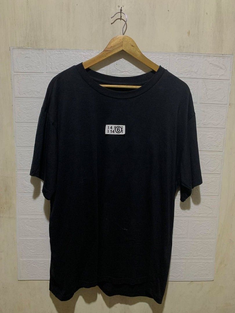 Maison margiela (Category: Activewear) located in Santo Tomas. Submitted by jadelyoidd53654 (Listing ID 1432091606, Image 1). Description: maison margiela size large color rate 9.5/10 excellent condition no issue.