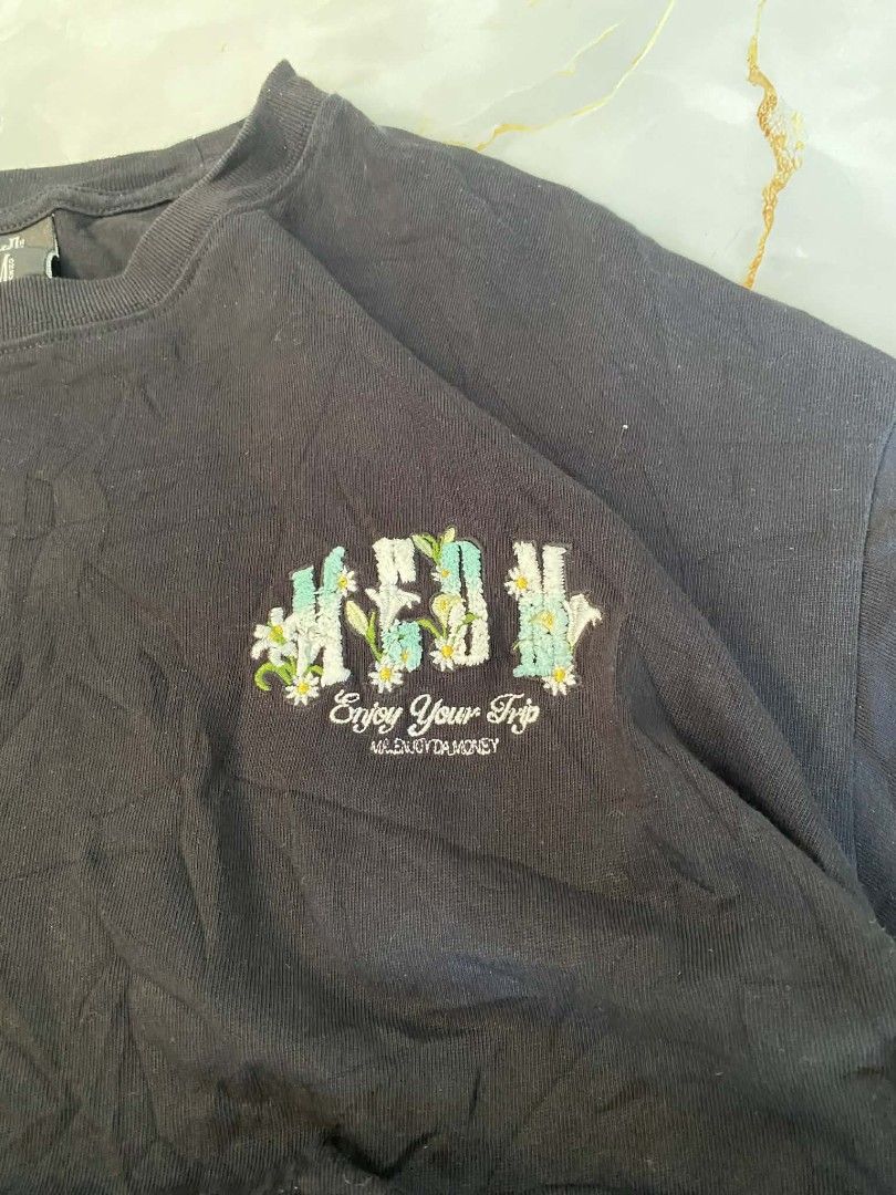 MEDM Minimalist Embroidered Logo ❗ (Category: Tshirts & Polo Shirts ) located in Trinidad. Submitted by thrifter1997 (Listing ID 1432045919, Image 2). Description: Dimes: 25Wx28L Colorate:10/10✅ Condition:10/10✅ Issue: None Color may vary due to lightings 📸❗.