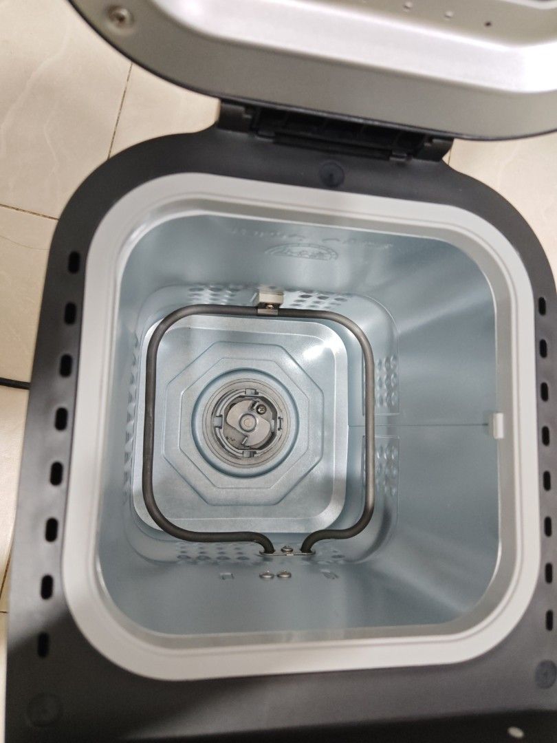 Midea Bread Maker (Category: Breadmakers) located in Singapore. Submitted by fay68 (Listing ID 1432087540, Image 3). Description: - Midea bread maker - Digital display - Multiple settings for different bread types - Includes China three-pin plug - Ready for use - Does not come with box. - Does not come with recipe. .