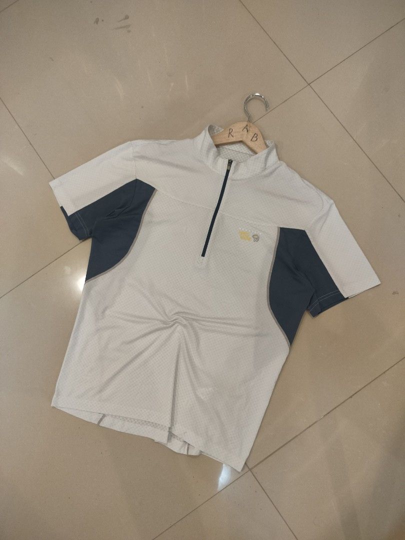 Mountain Hardwear Half Zip Shirt (Category: Activewear) located in Midsayap. Submitted by rogeandrei29987 (Listing ID 1432151834, Image 2). Description: 📌Mountain Hardwear •L on tag •20.5x26-28 •9.5/10 cr •No issue/ Need wash only MOP: Gcash Courier✈️: Flash Express Unli vouch/Vc with item Loc: Parang, Maguindanao❤️ .