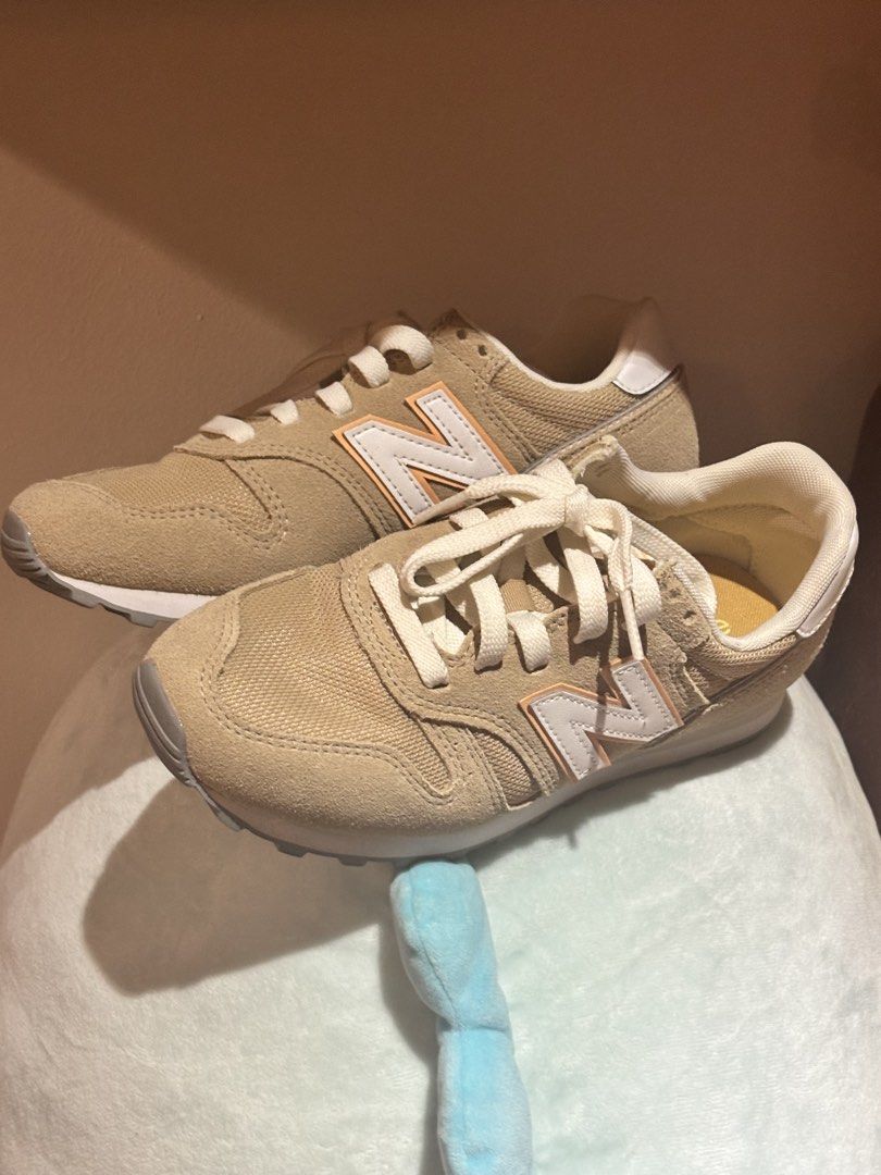 New Balance 373 Beige Sneakers (Category: Sneakers) located in Paranaque City. Submitted by coconutnut_ (Listing ID 1432131287, Image 2). Description: - New Balance 373 classic lifestyle shoes - Beige colorway - never worn! brand new selling to declutter - 100% authentic - bought for 3k on zalora Mop: gcash/bpi/metrobank Mod: lalamove/grab booked by buyer.