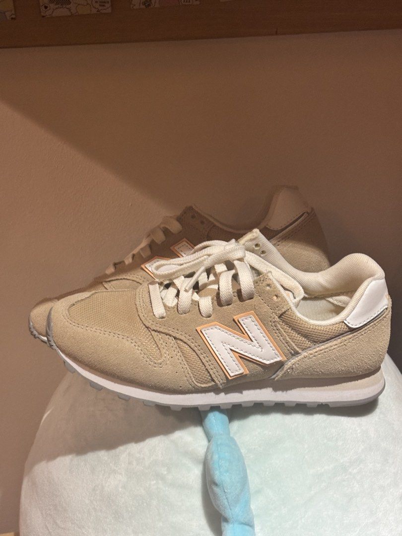 New Balance 373 Beige Sneakers (Category: Sneakers) located in Paranaque City. Submitted by coconutnut_ (Listing ID 1432131287, Image 3). Description: - New Balance 373 classic lifestyle shoes - Beige colorway - never worn! brand new selling to declutter - 100% authentic - bought for 3k on zalora Mop: gcash/bpi/metrobank Mod: lalamove/grab booked by buyer.