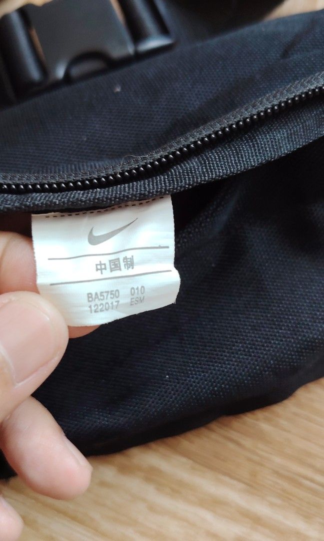 Nike beltbag (Category: Belt bags, Clutches and Pouches) located in Marikina City. Submitted by kingdrel (Listing ID 1432017531, Image 2). Description: Nike beltbag W 13 L 5.5 VERYGOOD CONDITION NO ISSUE COLORATE 9.5-10.