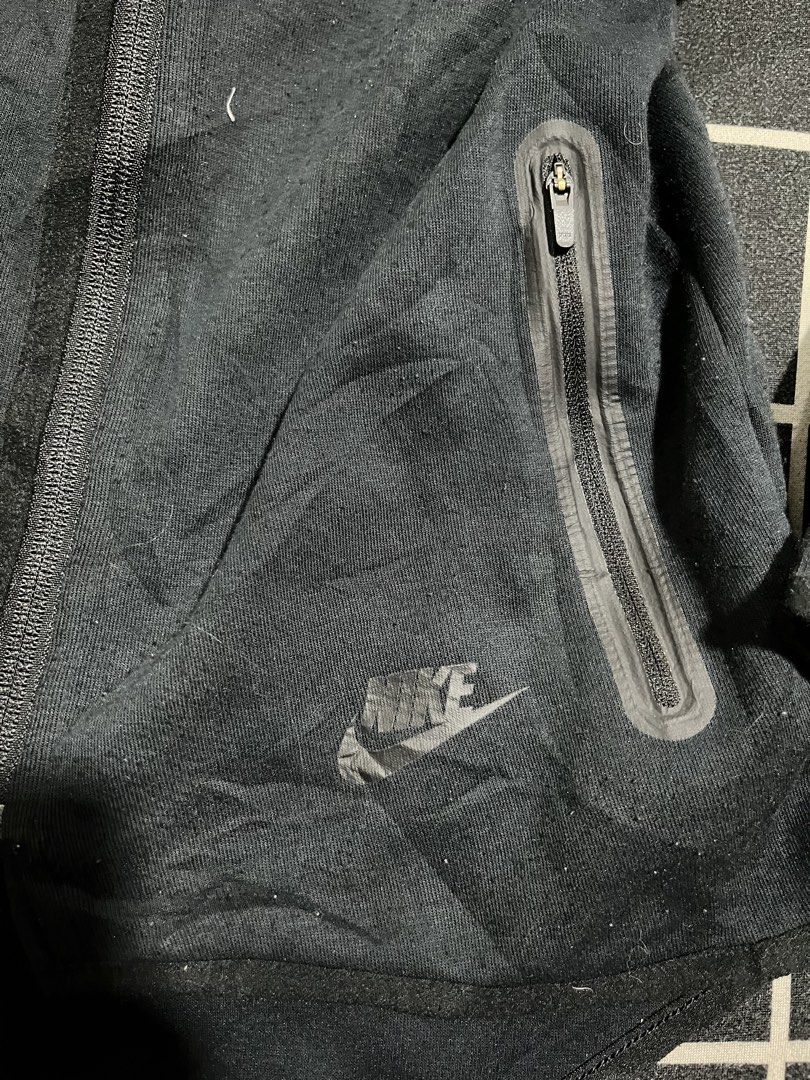 Nike techfleece (Category: Activewear) located in Rizal. Submitted by densthriftshop2.0 (Listing ID 1432060319, Image 3). Description: Nike techfleece Size medium No issue .