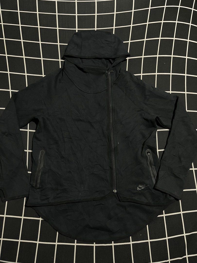 Nike techfleece (Category: Activewear) located in Rizal. Submitted by densthriftshop2.0 (Listing ID 1432060319, Image 1). Description: Nike techfleece Size medium No issue .