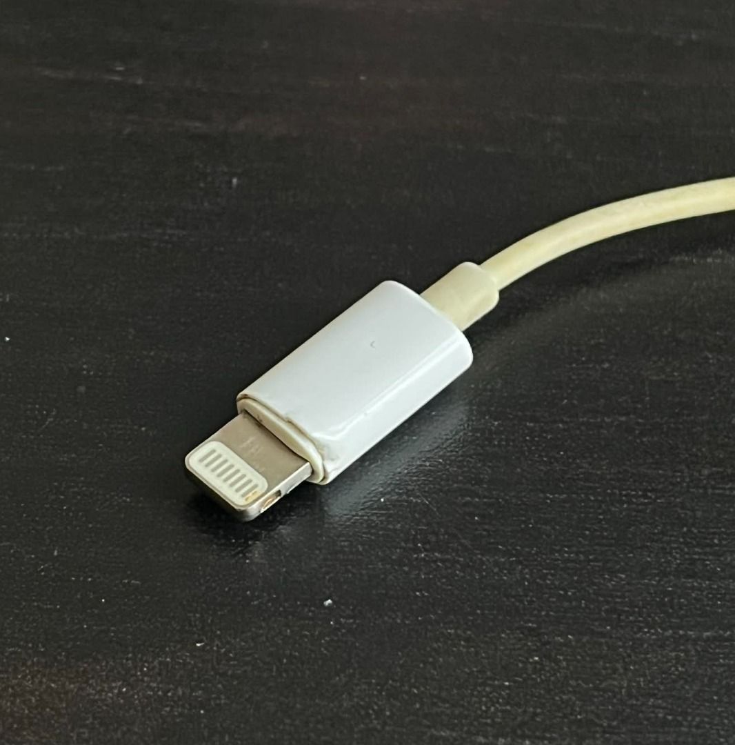 Original Apple Lightning to 3.5 mm Headphone Jack Adapter (Category: Chargers & Cables) located in Quezon City. Submitted by sustainable.sarah (Listing ID 1432030838, Image 3). Description: This adapter lets you connect devices that use a 3.5 mm audio plug to your Lightning devices. Original Apple product, now already phased out by Apple. Originally part of the accessories of my iPhone 7 Plus. Still fully working, just has a slight discoloration 