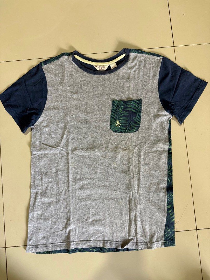 Original Penguin T-shirt - Size L (Category: Tshirts & Polo Shirts ) located in Caloocan City. Submitted by mochibolala13 (Listing ID 1432062738, Image 1). Description: - Original Penguin T-shirt - Unique design - Gray body with leaf-patterned pocket - Navy blue sleeves - Full leaf pattern on the back - Made in India - Size: L - teens.