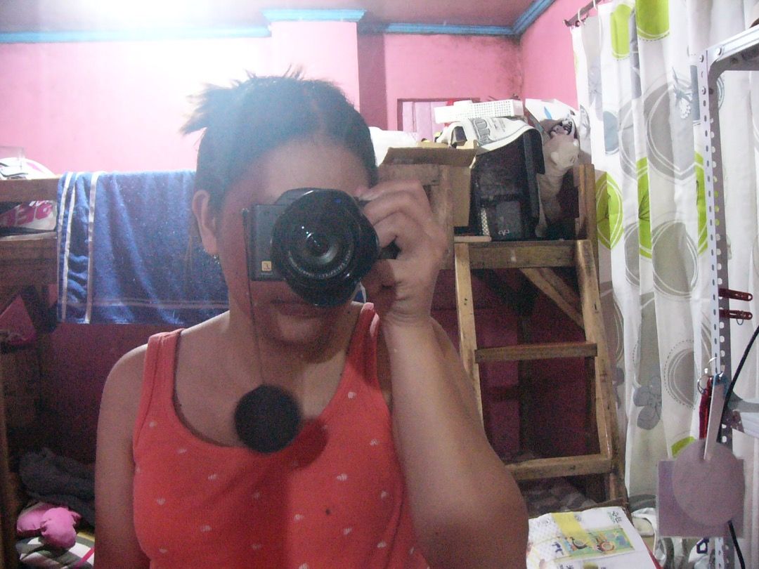 Panasonic Lumix Digital Camera (Category: Cameras) located in Baguio. Submitted by ibarrajenn02122 (Listing ID 1432056247, Image 3). Description: Panasonic DMC-FZ1 (2002) 🏷️6,500 Key Specifications: Sensor: 2.0-megapixel 1/3.2” CCD Lens: 12x Optical Zoom (35–420mm equivalent) Image Stabilization: Optical (MEGA O.I.S.) ISO Range: Auto, 50, 100, 200, 400 Shutter Speed: 8 sec to 1/2000 sec No issue No funtional issue Open for meet up-or ship nation