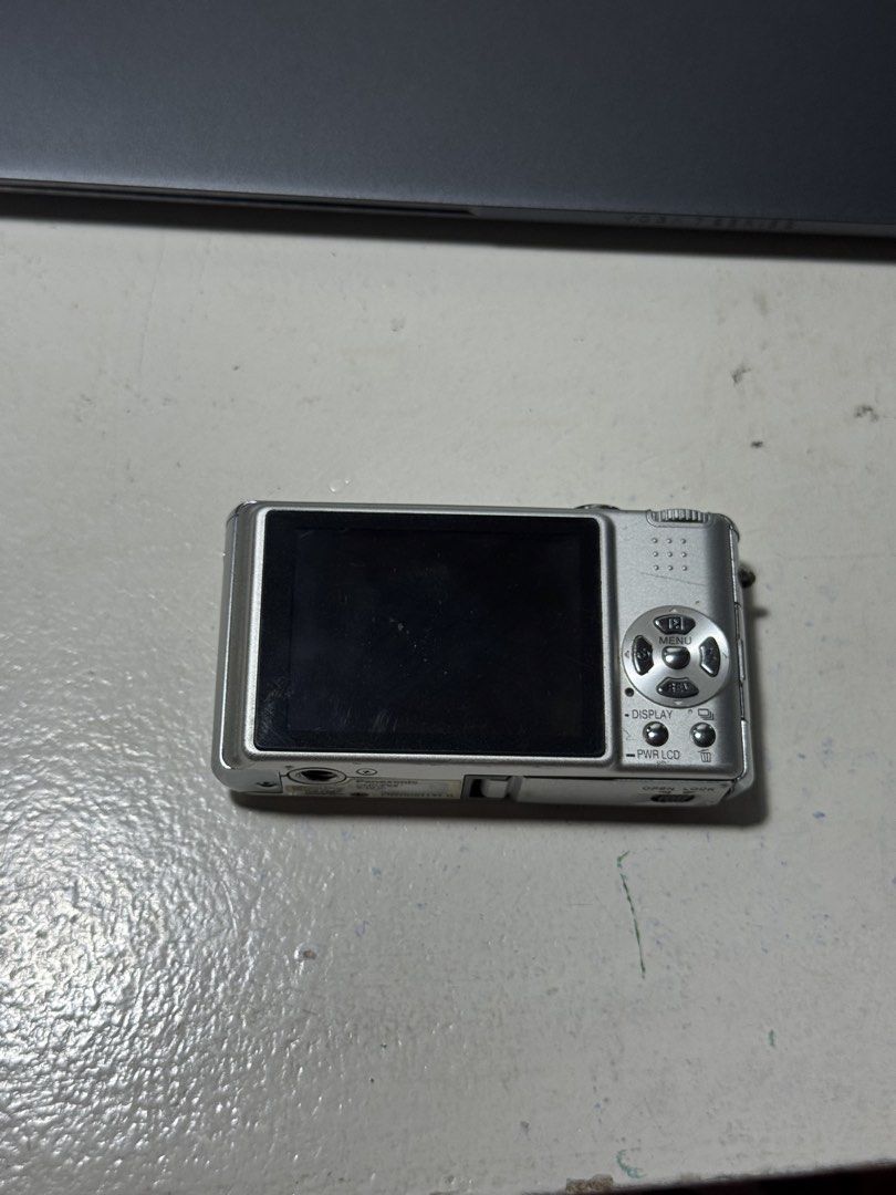 Panasonic Lumix DMC-FX8 Digital Camera (Category: Cameras) located in Marikina City. Submitted by sidneysundry (Listing ID 1432035044, Image 2). Description: FOR PARTS! Battery is brand new (Php 520) I just don’t have the time to get it fixed anymore but display is working Issues • memory card not detected • display doesn’t show viewfinder Negotiable i just want it off of my hands lol.