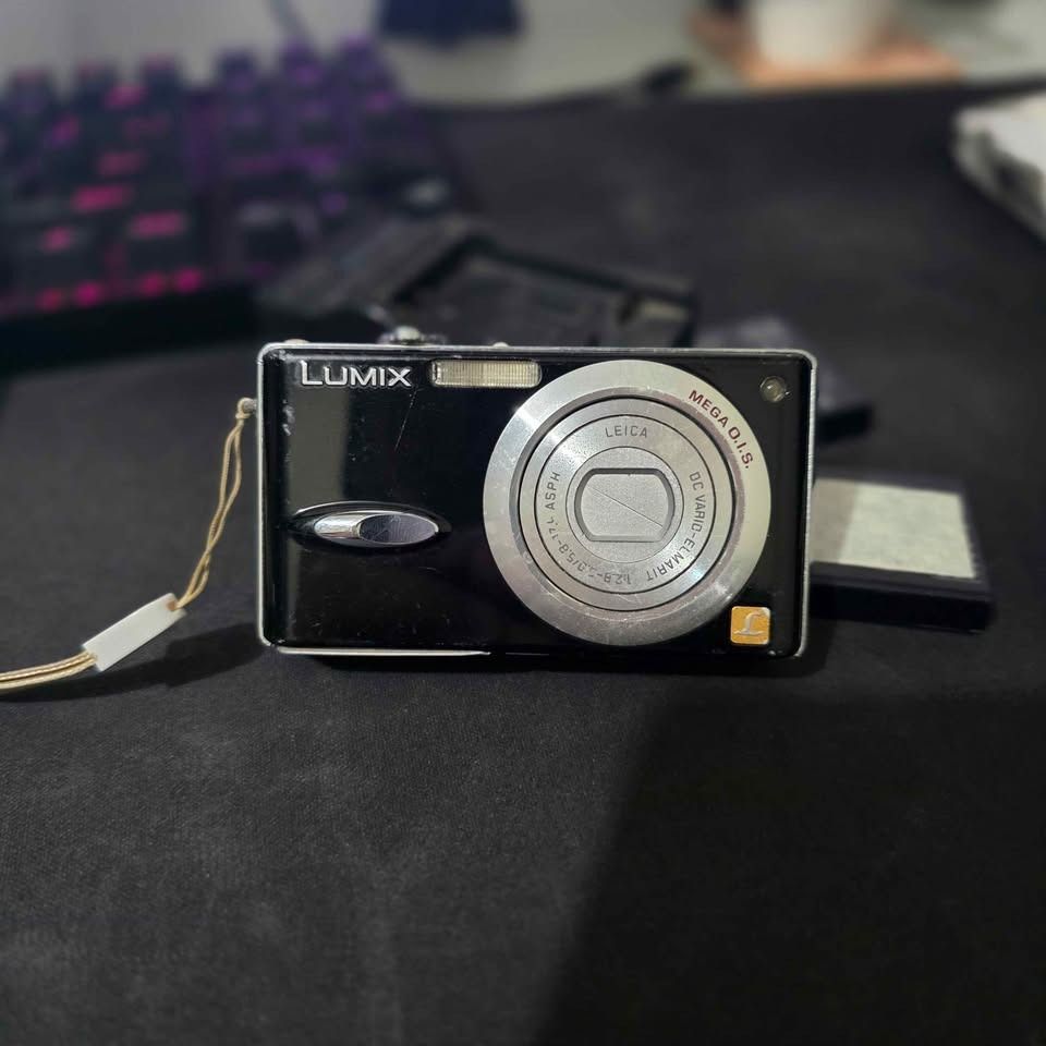 Panasonic Lumix DMC-FX8 Digital Camera (Category: Cameras) located in San Jose del Monte. Submitted by cirdez.cirdez (Listing ID 1432075452, Image 3). Description: Panasonic Lumix DMC-FX8 5MP MEGA O.I.S. (optical image stabilization) CCD sensor for that iconic vintage output Leica lens Flash working Inclusions: - 3 batteries - 2gb SD card - Travel Charger (hindi universal charger) Issues: - Screen burn (does not affect output) - Scratches on the 
