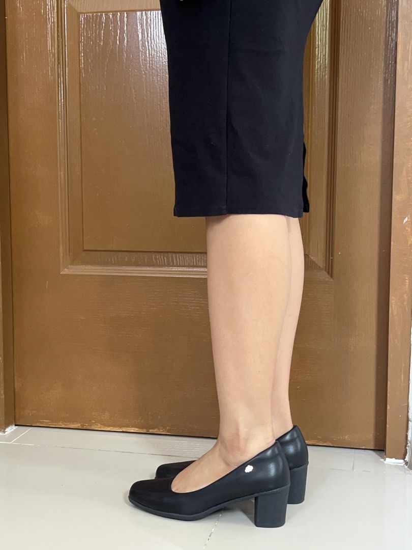 Parisian Comfort Black Heels (Category: Heels) located in Pasay City. Submitted by cesioa (Listing ID 1432034193, Image 1). Description: Size 5 Used 3x (office) Non Slip Comfortable Soft Sole Can use for long standing or walk w/ Tag but NO BOX .