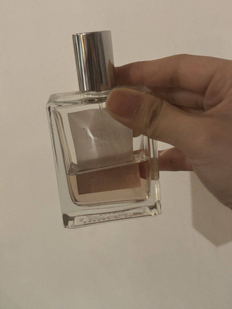 Philosophy Amazing Grace Ballet Rose Perfume (Category: Fragrance & Deodorants) located in Paranaque City. Submitted by coconutnut_ (Listing ID 1432108559, Image 2). Description: Disclaimer: well-used please manage expectations - 30% full - perfect for those who want to try the fragrance (light floral) - 4k plus srp for brand new Mop: gcash/metrobank/bpi Mod: lalamove/grab booked by buyer Loc: pque .