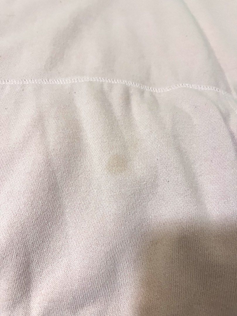 Pink Hoodie (Category: Coats, Jackets and Outerwear) located in Angeles City. Submitted by sofiaorrrivera (Listing ID 1432000141, Image 3). Description: -Has a stain in the middle pocket -Color is pink (Think Patrick Star).