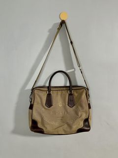 (Category: ) located in . Submitted by centric_luxe (Listing ID 1432127921, Image 1). Description: .