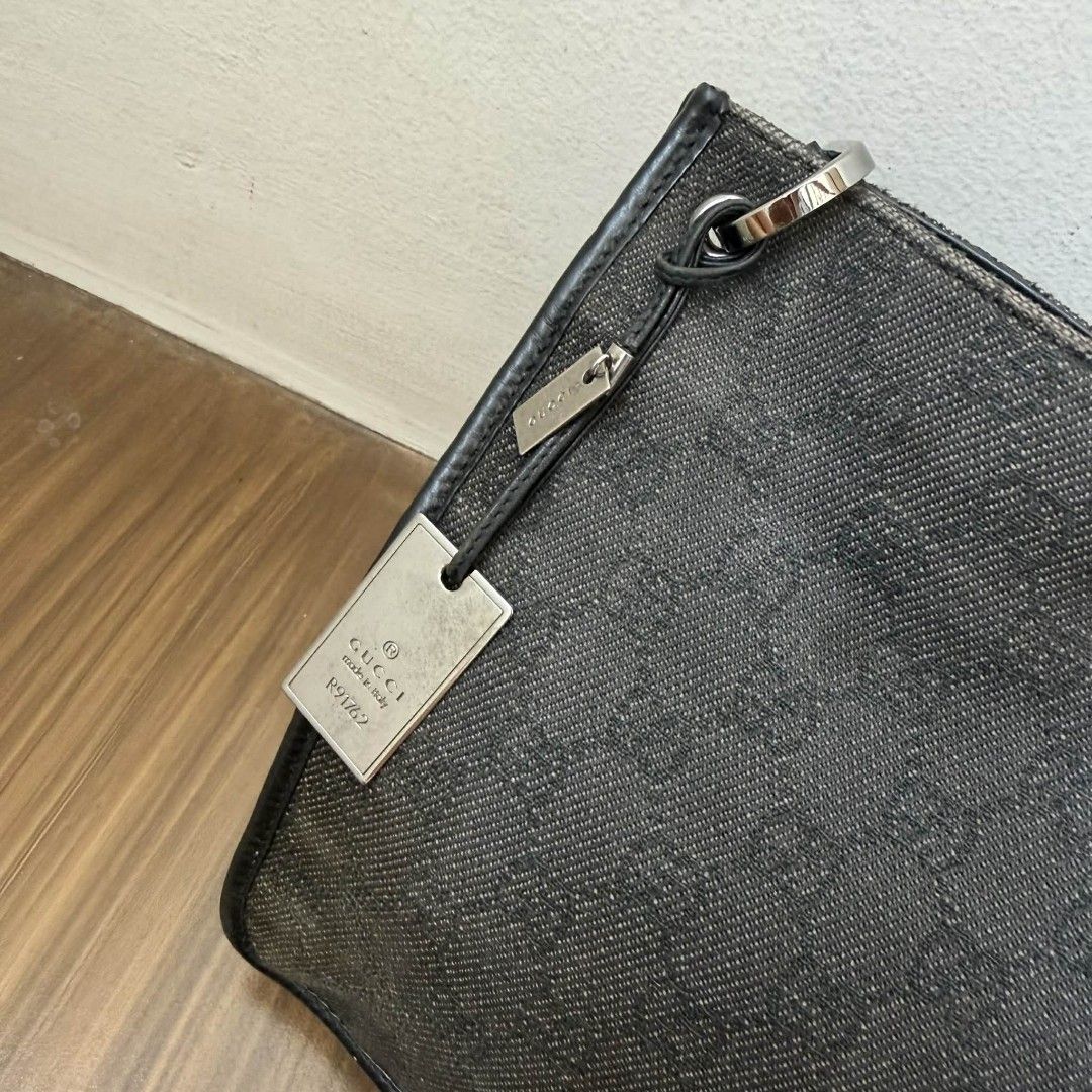 Pre Owned Authentic GUCCI GG Canvas Crossbody Bag (Category: Luxury Bags & Wallets) located in Paranaque City. Submitted by Glamfahd (Listing ID 1432051208, Image 3). Description: Pre Owned Authentic GUCCI GG Bag Inclusion/s: None Condition Well Used condition Marks on exterior Marks on interior Bag is really a great buy! Please manage your expectations as you are buying an authentic second hand item at a fraction of the cost.